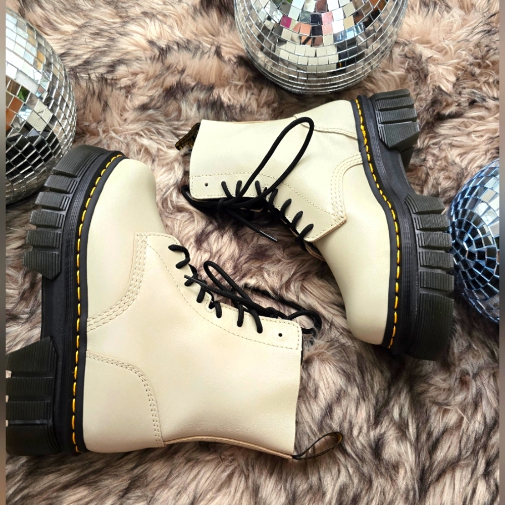 NEW Dr. Martens Audrick Platform Lace up Cobblestone Boot Size 8
